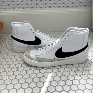 Women Nike Blazer Mid ‘77 in White/Black by Nike.
